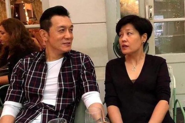 网友:这个女人家世真的不简单,哈文究竟有何强大家庭背景?