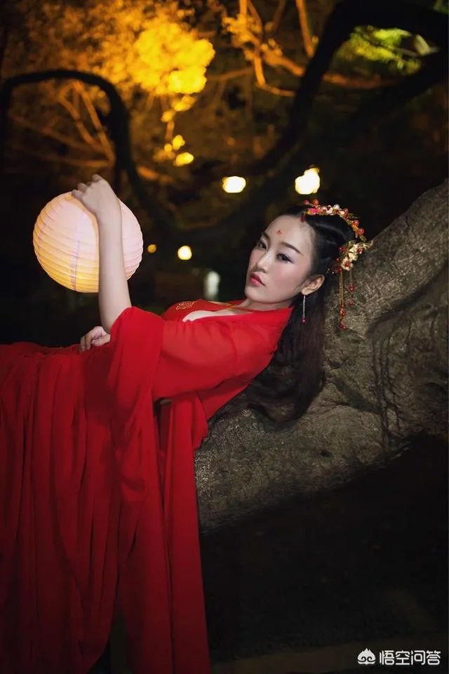 人像摄影中,你认为旗袍与汉服哪个更能拍出中国女人的韵味?你喜欢拍哪一种服装?