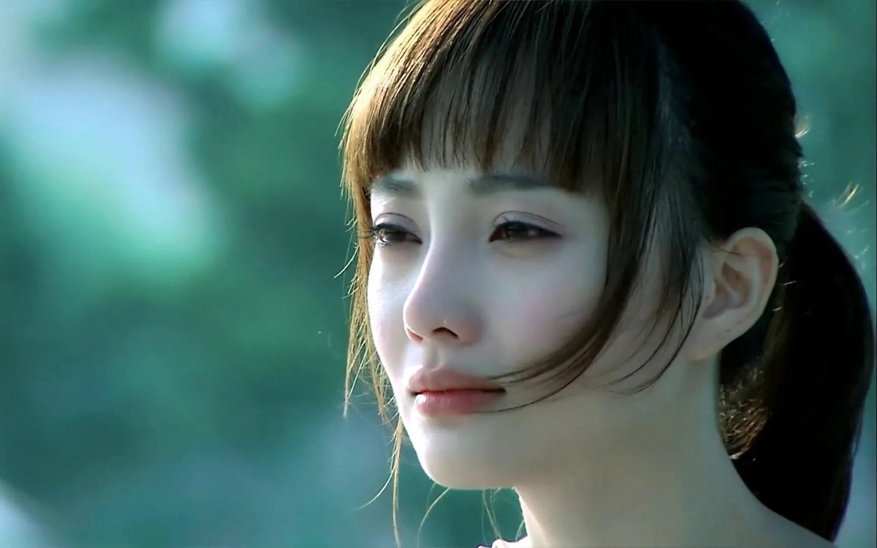 对于金鹰女神宣传片没有李小璐一事，你怎么看？