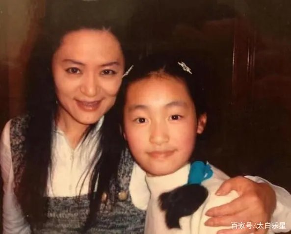 她的歌声曾红遍上海,遭弟弟暴打患抑郁,两度轻生,现在靠做保姆谋生吗?