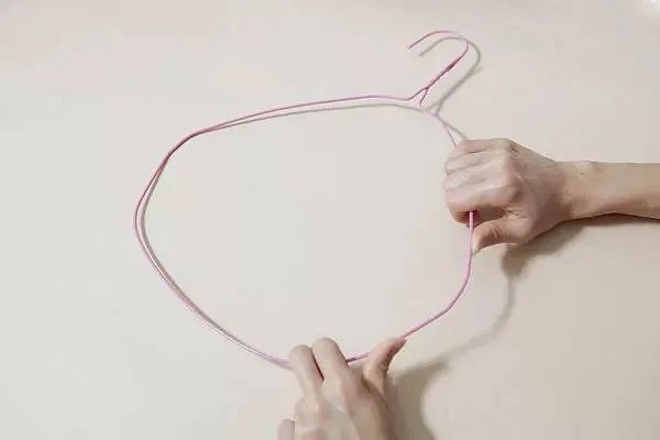 家里的衣架还能这样用?方便实用又好玩!