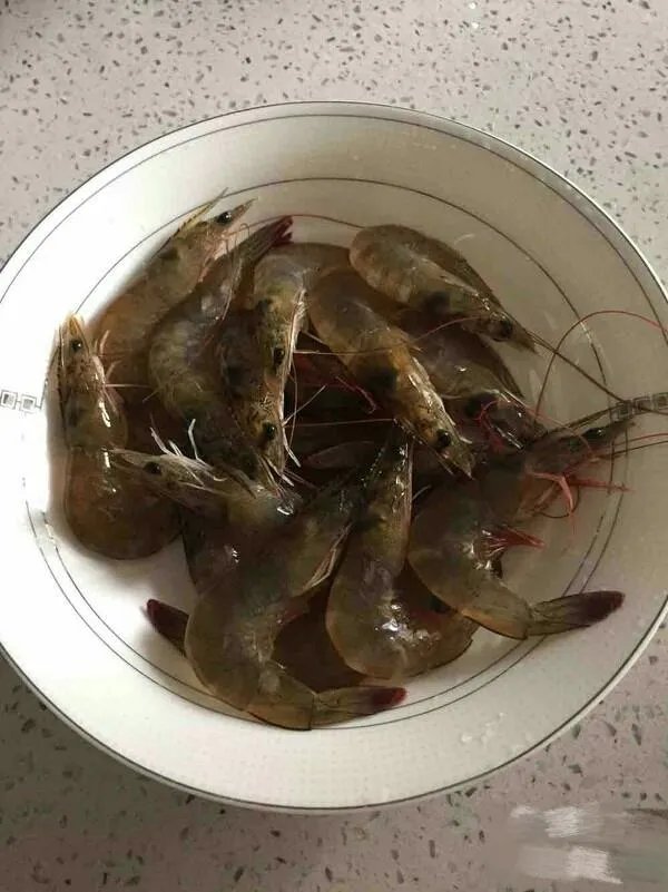 虾为什么不能吃死的?
