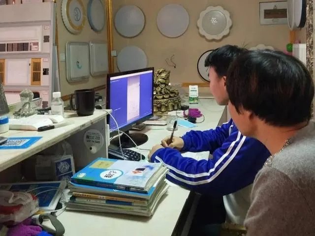 疫情时期，一位中学班主任在班级群发的道歉信，看了你有何想法？
