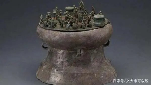 千年古墓有9条盗洞,文物却一件也没丢,专家打开石棺后发现了什么?