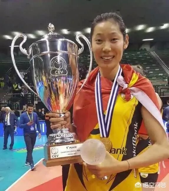 土超女排豪门瓦基弗银行队正式官宣朱婷续约,四大主力留队,如何看待朱婷的选择?