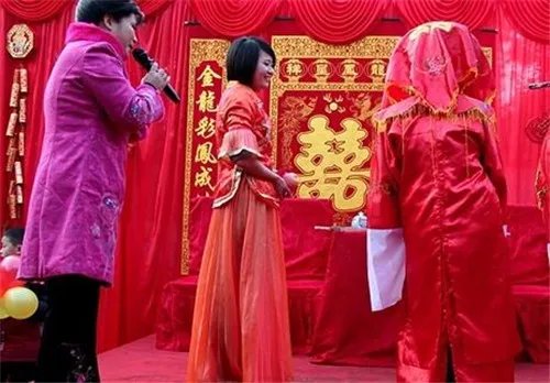 结婚典礼词怎么写经典 充满创意的贺词需考虑哪些因素