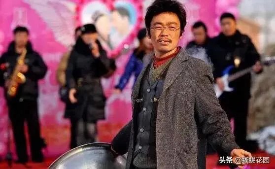 为什么王宝强的《Hello!树先生》如此极端,有的人奉为经典,有的人弃之如敝履?