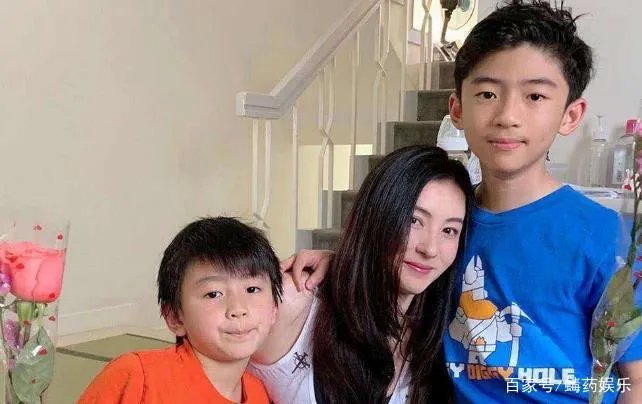 张柏芝为小儿子庆生，小王子近照是不是太像妈妈了？
