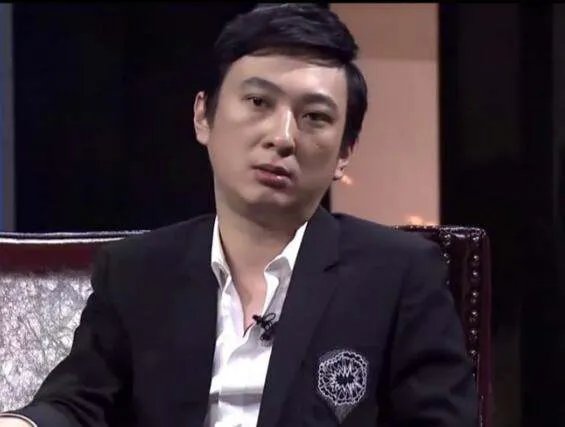 王思聪穿黄色奢华滑雪服现身张家口,遭到了网友怎样的调侃?