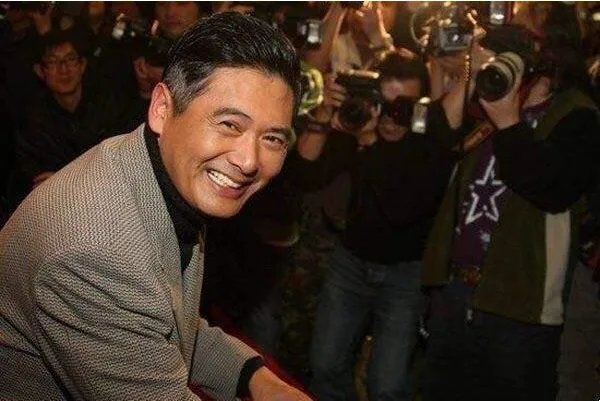 郎平骑单车出行,都有哪些明星喜欢绿色出行?