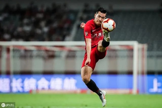 恒大2-0击败上海上港积分反超国安,上海上港此场怎么会错失这个机会?大家怎么看?