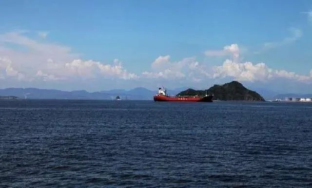 想去惠州看海，哪里海边比较好，附近的酒店性价比怎么样？