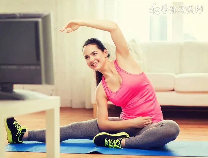 游泳怎么学踩水
