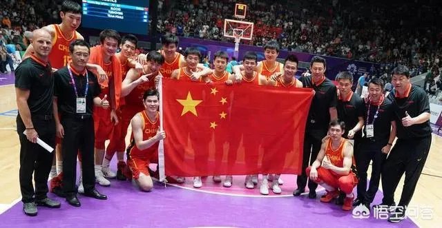 现在中国男篮已经合并了,如果没合并红蓝两队打比赛谁会赢?