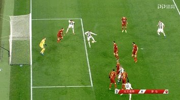 尤文1-0罗马,C罗1分钟连失2必进球气得直踹门柱,赛后罕见低分,你怎么看?