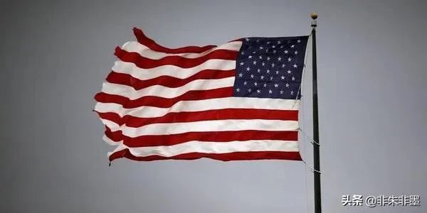 如何看待美国最大国旗被雷劈断,华盛顿纪念碑也遭雷击呢?