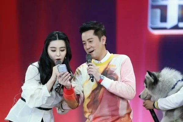 蔡国庆回应粉丝“过气“提问,幽默不失风度,蔡国庆最近为什么频繁登上热搜?