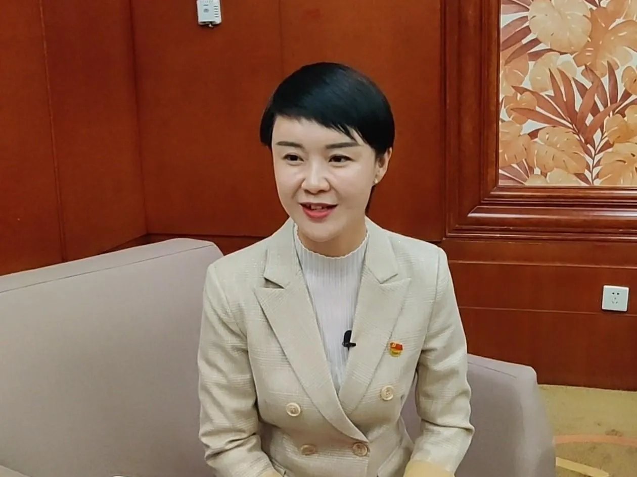 策马雪原女副县长贺娇龙已履新,你觉得她升职是实至名归吗?
