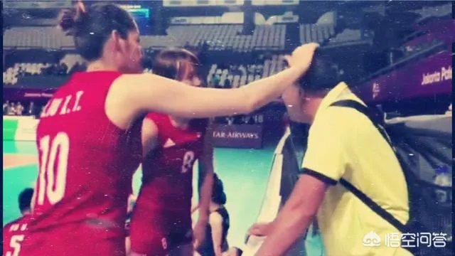 8月20日刘晓彤、曾春蕾偶遇泰国女排主教练获得冯坤怀孕的消息,对此事你怎么看?