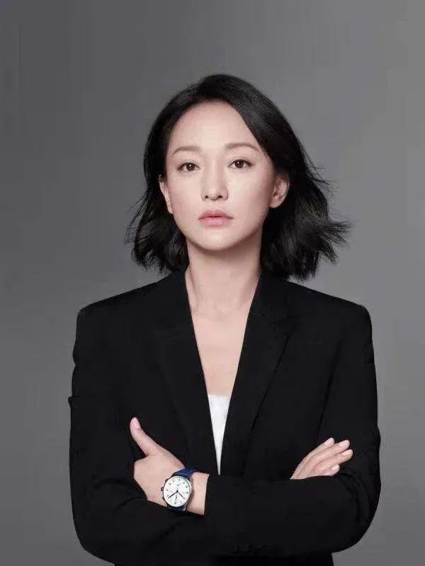 周迅对着路边转角镜唱《天涯歌女》,好不好?