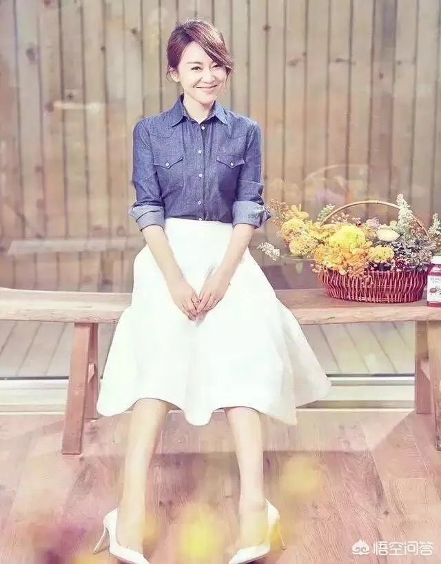 49岁许晴直播卸妆、素颜似少女，哪些女星年龄越大越有韵味？