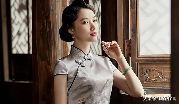 人像摄影中,你认为旗袍与汉服哪个更能拍出中国女人的韵味?你喜欢拍哪一种服装?