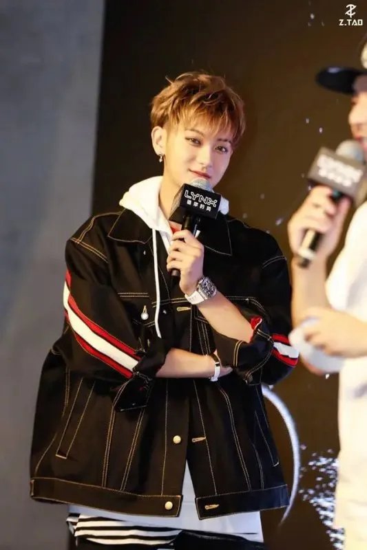 黄子韬在父亲去世后的首次现身,是什么样的状态呢?