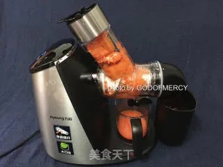 夏季美容美体的秘密:原汁原味的木瓜胡萝卜汁