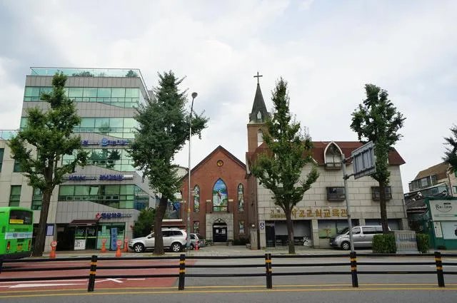 国人在韩国济州岛机场乱扔垃圾，韩国市民想收入岛费合理吗？