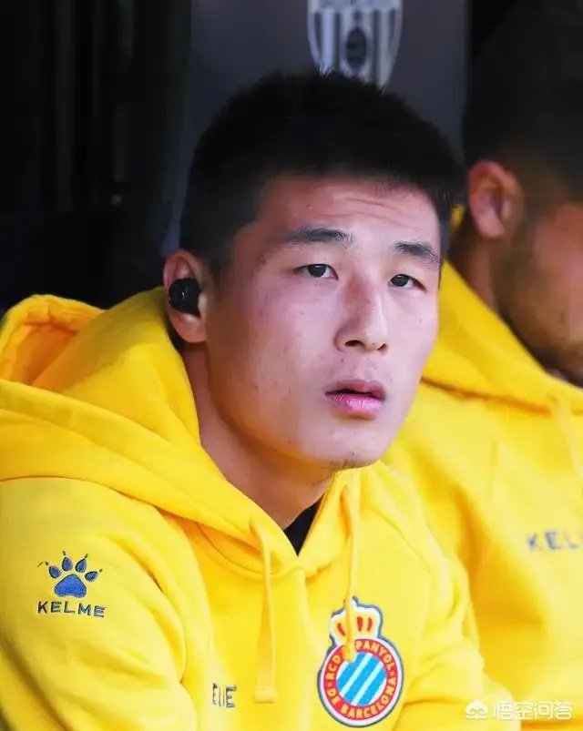 本轮西甲联赛武磊在替补席坐了九十分钟而无法登场,问这枯坐期间他在想什么呢?