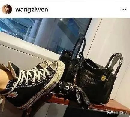 王子文高铁踩桌板是否应该被谴责？
