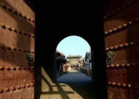 古代城门为什么都要往里开 古人攻城时不是更好撞开吗