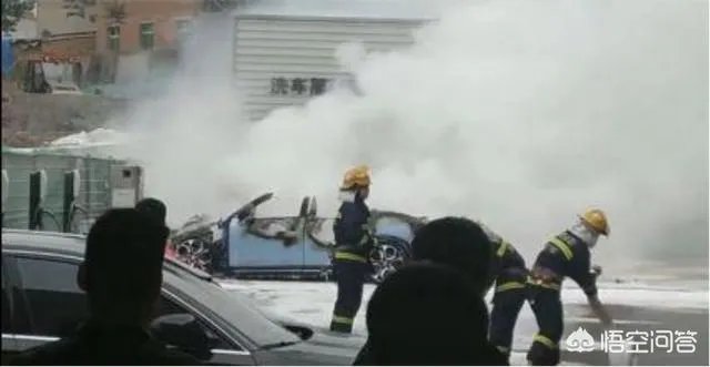 上海特斯拉自燃起火,车主后怕:晚半个小时我就在车里了, 你怎么看?