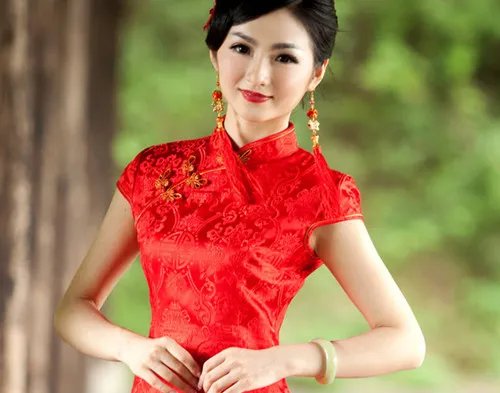 结婚敬酒礼服怎么挑选 结婚敬酒服颜色有规定吗