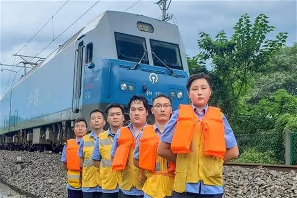 四川8100吨重车压梁应对洪峰过境,压梁是什么原理?