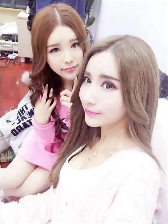 PLU游戏娱乐传媒主持人 美女主播小悠私人生活照