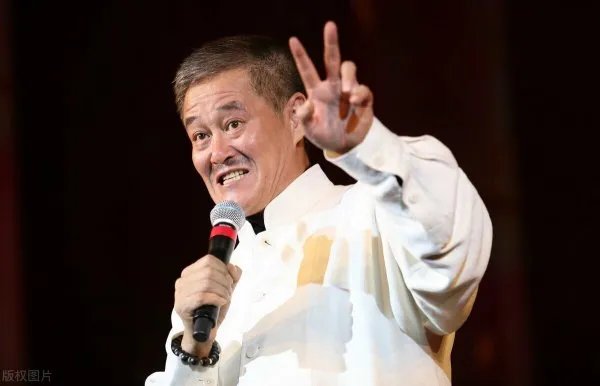 岳云鹏:我不走!郭德纲徒弟各奔前程,赵本山徒弟无人走,这是为何?