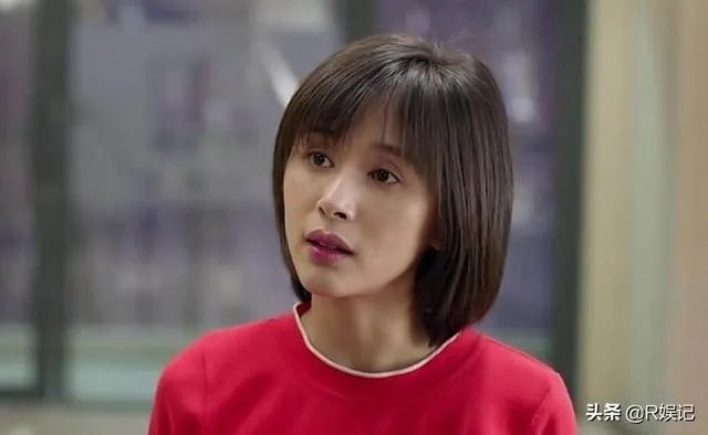 王子文高铁踩桌板是否应该被谴责?