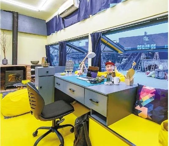 将大巴车改造成家是怎么回事？