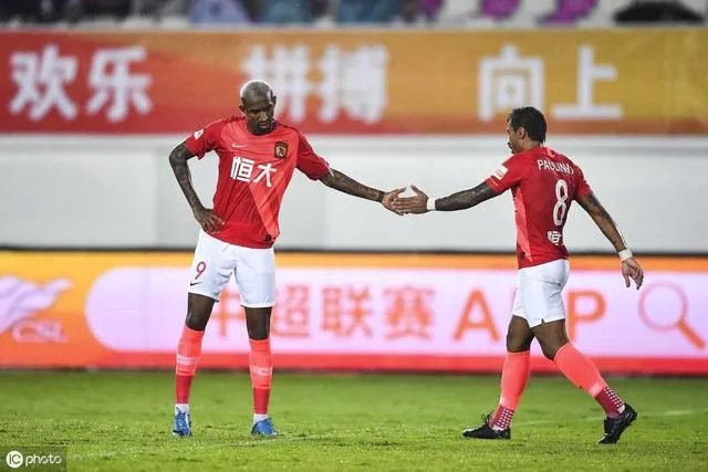 恒大2-0击败上海上港积分反超国安,上海上港此场怎么会错失这个机会?大家怎么看?