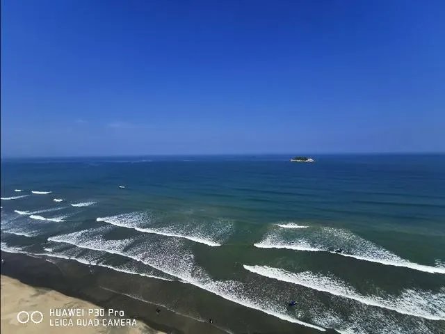 想去惠州看海，哪里海边比较好，附近的酒店性价比怎么样？