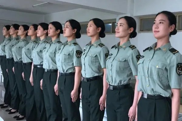 平均不满23岁女兵给导弹做体检,都有哪些岗位的女性活出了生命的不平凡?