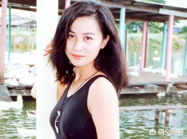 49岁许晴直播卸妆、素颜似少女，哪些女星年龄越大越有韵味？