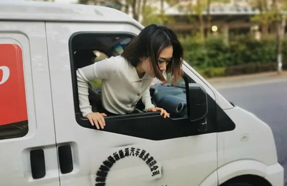 货拉拉案律师提新证据,女子是跳车,司机该承担法律责任吗?