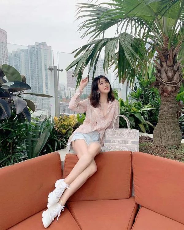 多方批评华为二公主姚安娜出道,她的出道为何不被众人看好?