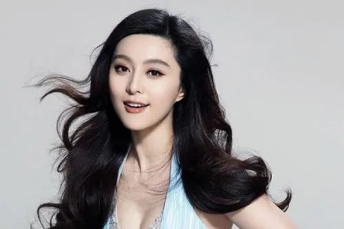 女子花费百万整容成为刘亦菲,娱乐圈有哪些行走的整容模板?