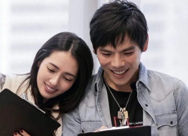 自从郭碧婷被拍到大肚照以来，为何她和向佐的感情现状成为网友热议焦点？
