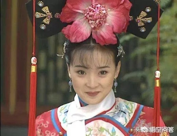 《还珠格格》的尔泰喜欢小燕子吗?