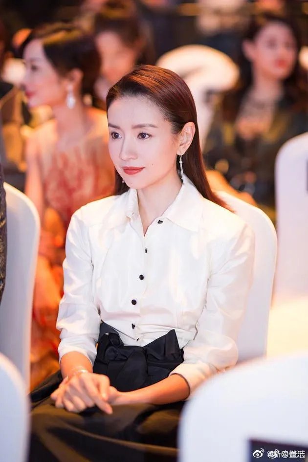 为什么说董洁是高开低走的谋女郎,她被造谣再婚产女为什么还挨骂?
