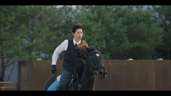 宋仲基新剧《文森佐》骑马的样子如何，你是因为什么剧而喜欢上他的？